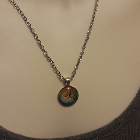 Flower burst necklace - Picture 2 of 4